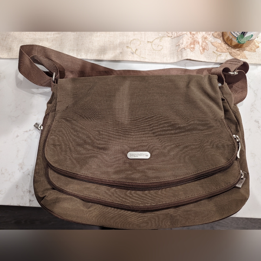 Baggallini 3 Compartment Foldover Crossbody Bag